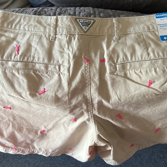 BRAND NEW COLUMBIA SHORTS - Picture 2 of 4